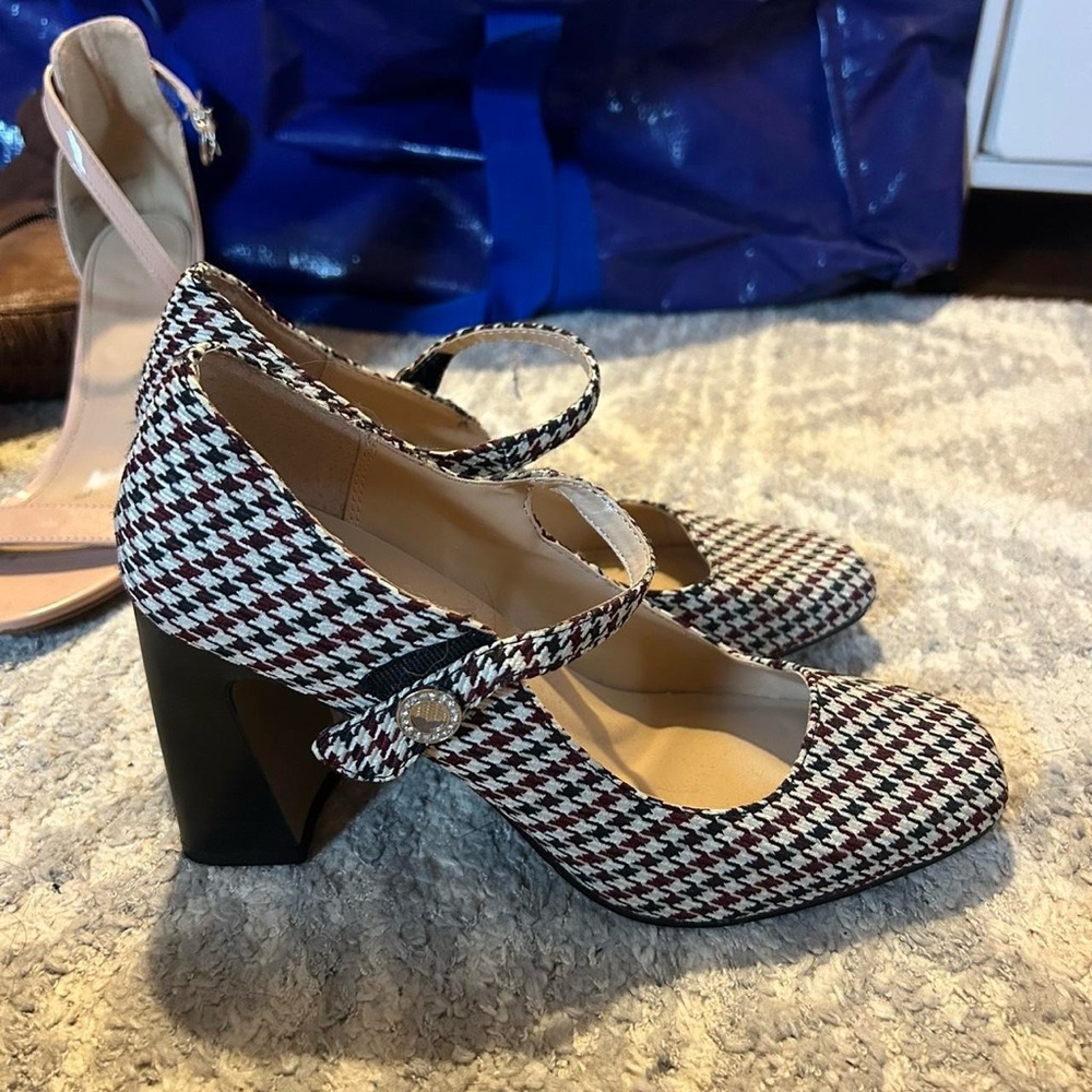 Stylish Houndstooth Mary Jane Heels